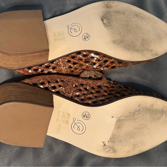 CHINESE LAUNDRY SLIDES - Picture 3 of 4